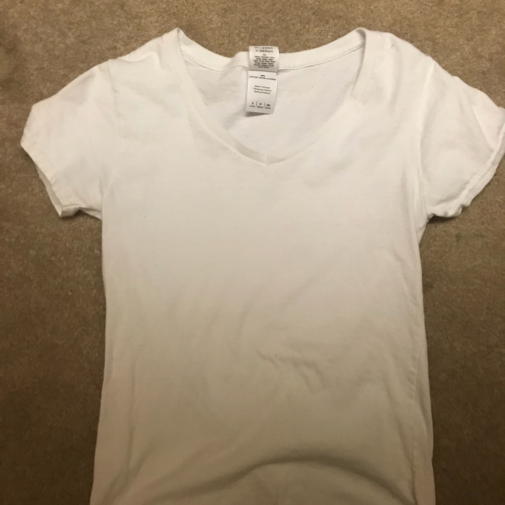 plain white gildan cotton tee